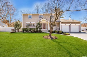 18 Burgundy Ln, Nesconset, NY 11767 - MLS L3464503 - Coldwell Banker