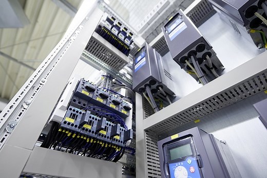 高圧と低圧の違い―電力使い分けの理由と必要な受電設備