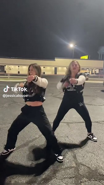 When the challenge is “choose a partner and create a short dance” 🤭 choreo by me and @FrankieLoux !