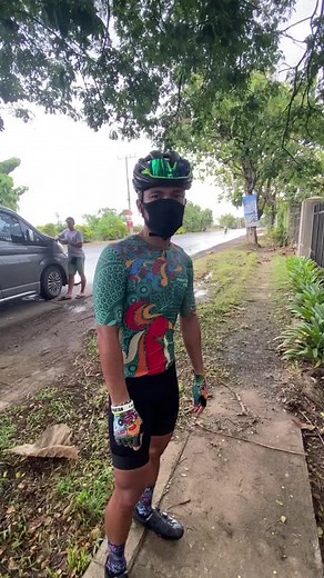 Tip 101 how to pee with your cycling bib 😂💪🏽👊🏽 #fyp #athlete #foryourpage #tiktokcyclist #viral #cycling #trisndbarracuda