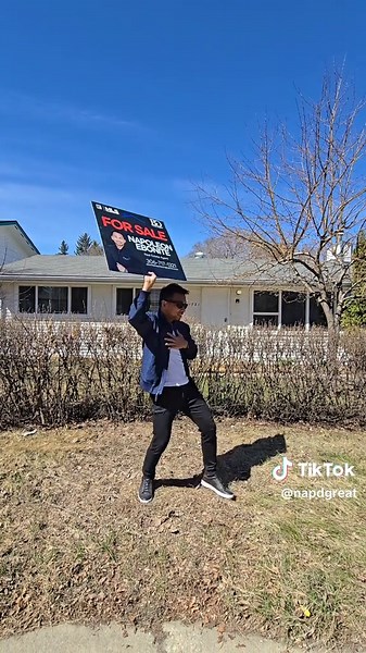 🏡 NEWLY LISTED | 1721 Avenue E North, Saskatoon 💲359,900 📍1721 Avenue E North MLS® SK035107 ✨ Move-in ready bungalow in the heart of Mayfair! Featuring 3 bedrooms, modern renovations, quartz countertops, new windows, a cozy fireplace, and a fully developed basement with extra living space. Skylights, dual backyard access, and a detached garage add even more value to this beautifully updated home. Perfect for first-time buyers, families, or investors looking for comfort, style, and potential! 