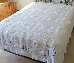 Ganchillo blanco... ⁂ Colchas para tejer: www.manualidadesdiy.com/18-muestras-de-colchas-tejidas-a-crochet/ ⁂ | Manualidades DIY