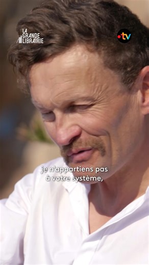 👉Cette semaine, Sylvain Tesson nous a embarqués dans les calanques de Cassis pour gravir l’aiguille de l’Eissadon. Un de ces "Piliers de la mer" (Éditions Albin Michel) dont il tire un livre sensuel et poétique, ode aux derniers lieux intouchés de la Terre. . 📺(Re)voir l'émission en intégralité sur France tv : http://bit.ly/3AN3fG2 | La Grande Librairie