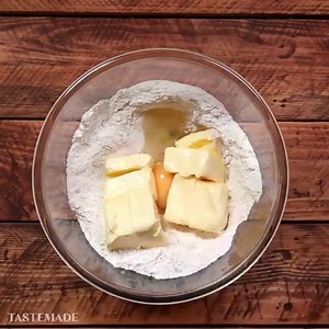 116K views · 502 reactions | Honey, you dropped something... Your jaw. Make our Deep Dish Cookie with Ice Cream  https://bit.ly/2Hs0kWn | Tastemade UK | Facebook