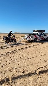 25K views · 328 reactions | Comment monter sa moto avec une rampe sur un pick-up ou une remorque N'hésitez pas à partager vos propres conseils ou expériences dans les commentaires ci-dessous ! Comment vous y prenez-vous pour charger votre moto ? https://c3po.link/QqWu4xV2kK Speedway Equipements Motos & Scooters #SécuritéRoutière #Apprentissage #formationmoto #speedway #alpinstars #moto #800DE #suzuki #lonerider | Tom Barrer - La page certifiée | Facebook