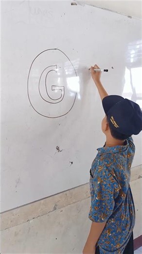 Robi, how do you draw the letter G without lifting the marker again?