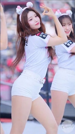 Seriously, she's perfect.. wow Hit Me Out Song Cheerleader Kim Gahyun Kim Gahyun cheerleader ktwiz