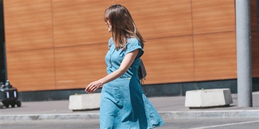 Las sandalias Skechers que adoran los podólogos cuestan 43€ y son las mejor valoradas entre mujeres de 50 años que salen a caminar a diario