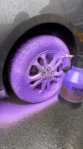 This pump sprayer makes foam like THIS… 😳 Stop wasting time with buckets. Pressure-foam your car in 5 minutes. 🚗💦 Meet the 2L pressurized sprayer that lays down thick, clinging foam for the perfect pre-soak—plus an adjustable fan spray for quick, rinse-free detailing. The triple-layer build stands up to chemicals and accidental drops, while the pump-action handle delivers continuous spray without hand fatigue. From wheels to roof rails, it coats every curve evenly—no streaks, no missed spots.
