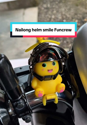 Pasang Nailong Helm Smile di Motor Kevin