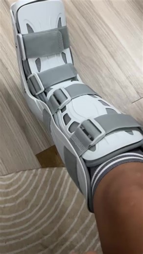 The best feeling 🤌 #BrokenFibula #aircast #walkingboot #brokenankle | fibula