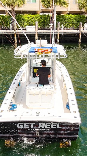 Sofia Jewelewicz | Yacht Broker | Walkthrough – 2001 Whitewater 28 Open 🚤🎣 Powered by a Cummins 6BTA (1300 hrs), this legendary center console is fully equipped with Garmin... | Instagram