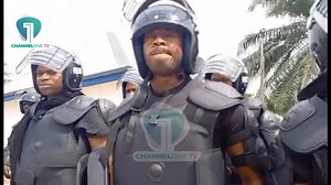 The Central North Regional Police Command has completed a 3-day intensive tactical training for 80 security officers (70 police, 10 immigration) ahead of the NPP Presidential Primaries. The programme enhances operational readiness, professionalism, and tactical skills to effectively respond to any security breach. #ChannelOneNews #NPPPrimaries #GhanaPolice #GhanaNews #ChannelOneTV | Citi TV