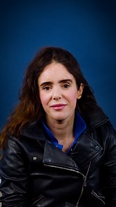 Comment les algos viennent bouleverser notre façon d’aimer ? Dans son livre “Le code a changé” (ed. L’Observatoire), Aurélie Jean, docteure en science numérique et experte en algorithmes, explore l’impact des technologies, de l’IA aux chatbots, sur nos relations amoureuses et intimes. Un regard fascinant sur les coulisses des applis de rencontre. | Réel média