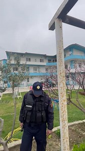 22K views · 623 reactions | Prishjet e ndertimeve në Radhimë,Vlorë❗ Banorët e zonës përplasen me policinë: Po na trajtoni si serb. Ai Edi Rama për votat erdhi, tani na prish hotelet  | Gazeta Standard | Facebook