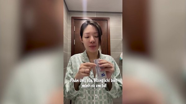 Cặp đôi nổi tiếng nhất nhì truyền hình Việt có em bé, dân mạng rưng rưng xem khoảnh khắc nữ BTV thử thai