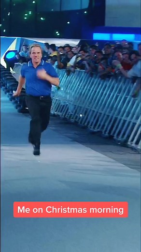 Are you this hyped when it’s #christmas morning and time to open presents? #holidayszn #wwe #holidaycountdown
