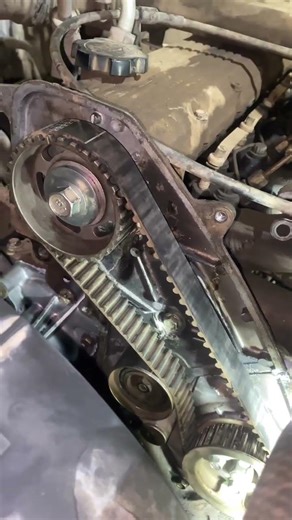 Engine timing belt operation