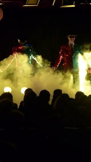 Die Fools Brothers Show präsentiert: 2 Clowns & 7 verrückte Stargäste, 100 Minuten voller absurder magischer Wunder & Lachen - nur von 13. bis 16. Jänner 2026 exklusiv im Circus- & Clownmuseum Wien! Jetzt Tickets sichern! #show #vienna #event #magicshow #clownshow@Andreas Squaretoes