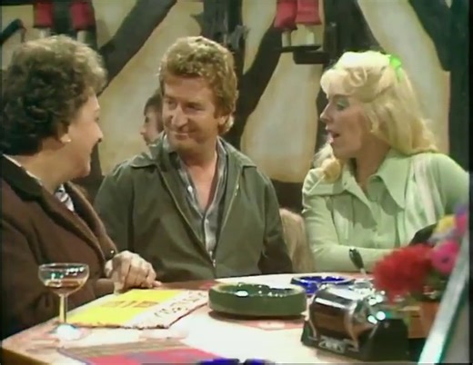 📺 'Coronation Street' Monday 06 October 1975 - ITV: 19:30 Whilst Ena raises an eyebrow at the price of a milk stout, Fred (who made his Corrie debut the week before), is concerned that his wife, Edna, is missing. Look out for a nice bit of prop acting from Minnie Caldwell's cat - Bobby. #coronationstreet #ClassicCoronationStreet | Bernie Briffa