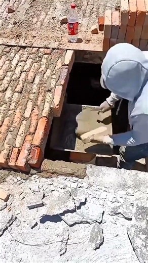 Laying bricks using a technique that seems to defy gravity. #lifehacks #construction #installation