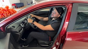 Dos opciones que dominan el mercado #Onix #Aveo Conocimos las prestaciones que brinda cada uno con Lalo Dom FM Chevrolet Morelia FAME te espera con esas y muchas opciones para que estrenes y aproveches las promociones que tienen vigentes #MáximaOnTheRoad | Máxima Morelia 100.9 fm