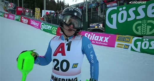 Della Mea esausta al traguardo della prima manche dello slalom