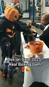 Happy Halloween!! #boxing #coaching #boxinglife #coachlife #boxingcoach #gymlife #halloween2025 #spookyseason | Luis Monda