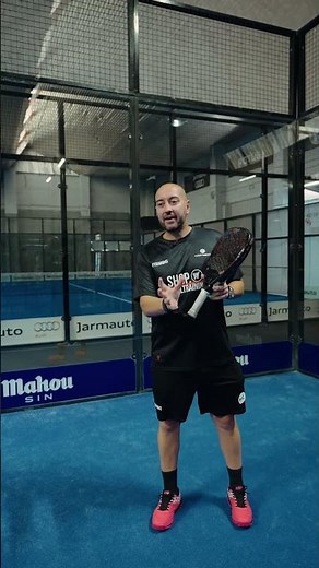 Golpe de fondo en pádel: técnica y posicionamiento clave