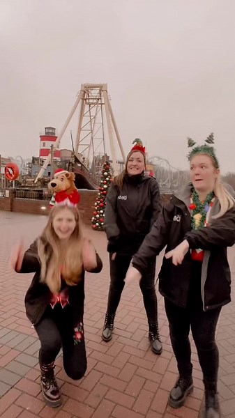 Merry Christmas, all! 🎅🎄#christmas #draytonmanor #christmascountdown #christmasday #themepark #fyp #viral #trending #rollercoaster #themeparks