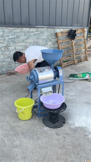 Wheat flour mill,capacity:50-80kg/hour. #backbone #flour #grinder #wheat