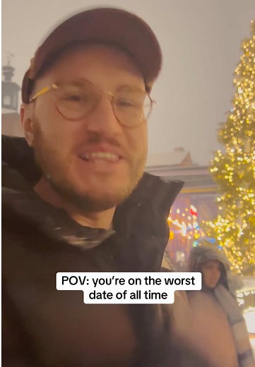 Mistletoe Moments: What Guys Think on Awkward Dates