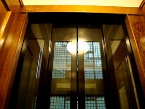 Very nice old modernized KONE Traction elevator/lift in Turku, Finland (Retake)