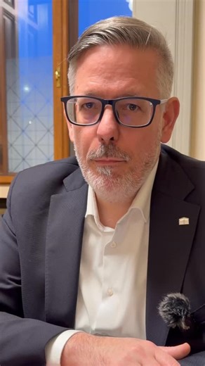 Ralph Schallmeiner on Instagram: "TW: Schwere Erkrankung, Tod Ihr kennt vielleicht den Text, der mit den Worten "Ich bin Samuel, 21, leide an ME/CFS und in 12 Tagen sterbe ich." beginnt. Samuel erzählt darin von seiner ME/CFS-Erkrankung, von seinem Leiden, von einer Krankheit, die einen lebendig begräbt. Und Samuel will damit auf seine und die Situation von ca. 80.000 oder mehr Menschen in Österreich hinweisen. Ihr wisst, dass ich hier immer wieder das Thema versuche zu benennen. Und ich weiss a