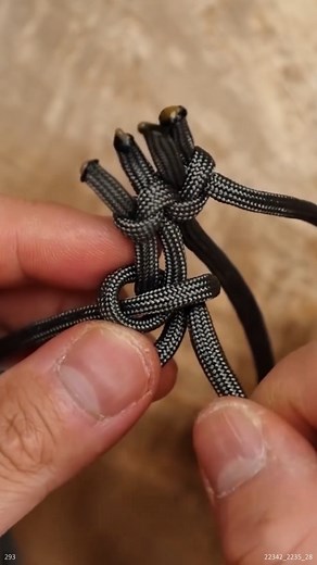 Creating Thor's Hammer Keychain Pendant #pendants #keychaincustom #weavingart #diycrafts | The Weavers of Eternity Paracord