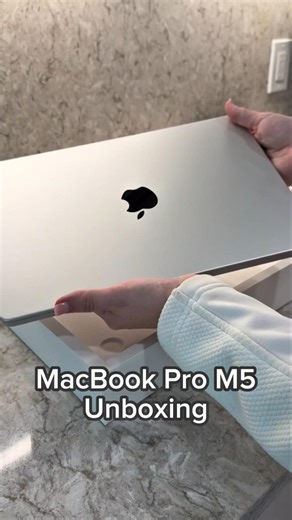 First Look: MacBook Pro M5 Unboxing 💻⚡