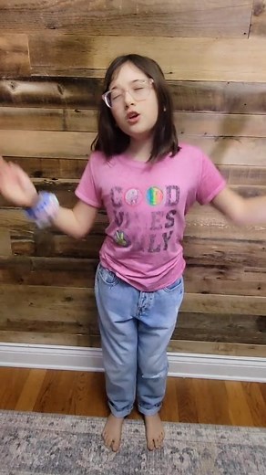 I am woman #winter #newyear #singer #mayasings #fyp #singersoftiktok ##songwriter @emmymelimusic #iamwoman #girls