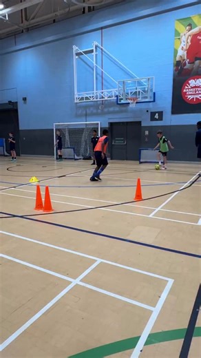 Technical activation in 3’s ✨ Working on futsal-specific technique - using the sole of the foot to tease and manipulate the defender before they commit ⚡️ Semi-unopposed setup to help players master timing, control, and decision-making🤝 Our Youth Academy players showing exactly how it’s done. #ManchesterFutsalClub #MFCYouthAcademy #FutsalTraining #FutsalSkills #PlayerDevelopment #MFCWay #fyp #manchester #united #manchesterunited #game #england #futsal | Manchester Futsal Club Youth Academy