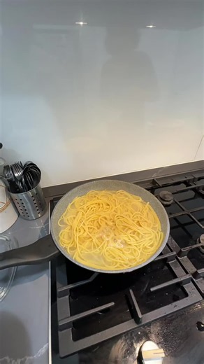 Resepi Spaghetti Carbonara Mudah untuk Sajian Jumaat