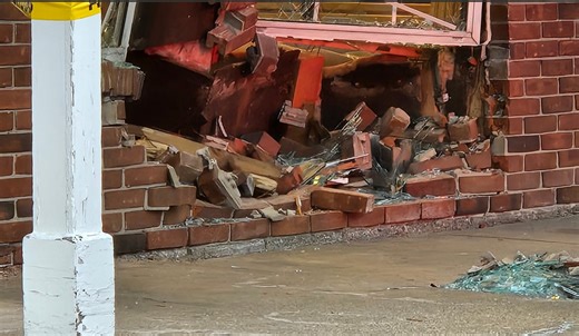 SUV crashes through Hungry Hobo, Moline