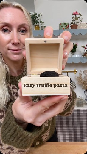 Recipe 63 of 100: Easy Truffle Pasta This easy, creamy truffle pasta is the only recipe you need for truly perfect truffles with pasta. It’s rich and indulgent, laced with fresh truffles, butter and Parmesan to make the most luxurious, glossy pasta. You will want to eat the whole pan just to yourself. Find the recipe here: https://desertislanddishes.co/truffles-with-pasta/ Or just let me know in the comments and I can send you the link if that’s easier 💛 #truffles #pasta #trufflepasta | Desert 