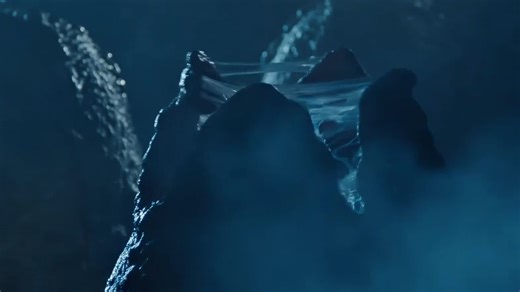 科幻恐怖片《异形2》(Aliens, 1986)预告片，紧张激烈的动作科幻，作战小分队还是很突出的，跟当时的时代背景有一定关系吧。