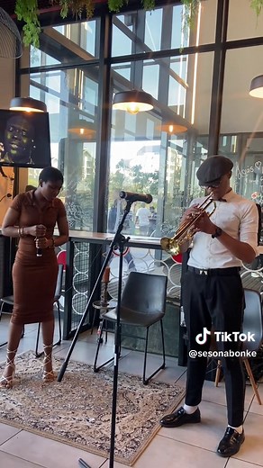 Ikhandlela by Sjava (Cover) Sesona Bonke and Unathi Full Reel Youtube: https://youtube.com/shorts/nwGBVpJGBtg?si=2HPoBmBfhthnmfl0 YouTube channel: Sesona Bonke 🙌🏾🙌🏾Ohh bhuti, beautiful✨ #fyp #sesonabonke #music #sjava #cover #africa #viral #liveperformance @Balkan Burger ® @0.for.1