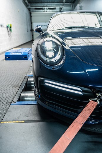 BR-Performance on Instagram: "Porsche 911 991.2 3.8 Turbo S 🔥🇩🇪 Découvrez cette légende allemande reprogrammée stage 1 sur notre banc de puissance ! 🌟🏁 ◾Stock (annoncé par Porsche ) : 580 CH / 700 NM ◾Réel : 583 CH / 739 NM ◾Stage 1 : 669 CH / 888 NM 📈 Gain : + 86 CH / + 149 NM Pour les passionnés en quête de sensations encore plus fortes, la reprogrammation moteur stage 1 permet de dévoiler une puissance et une agilité supérieures. 🚗💨 Prêt à vivre intensément chaque trajet ? ———————————