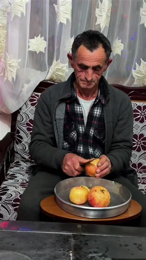 Delicious Cheesecake 🍰 Village life meets simple homemade comfort as this creamy cheesecake is prepared with care, using traditional methods and enjoyed together at the family table. 🏡❤️ In this video: 🥣 Preparing a smooth and rich cheesecake filling 🍰 Baking until perfectly set and creamy 🔥 Serving a homemade dessert the village way #AlbanianVillageLife #TraditionalDesserts #VillageCooking