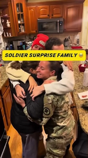 This is what “service” looks like 🫡 Months away, all for this moment at home. Thank you for your sacrifice 🇺🇸 #homecoming #military #reunion #sacrifice #family
