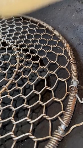 When I was little, my ears would get frostbite from playing outside, and my parents would rub them with snow and soak them in water boiled with eggplant stalks! #rules #documentingmyrurallife | Shūshu de chúfáng