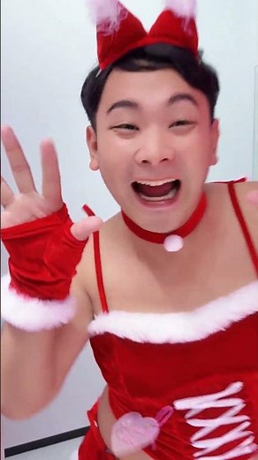 Sonic has become Santa Claus