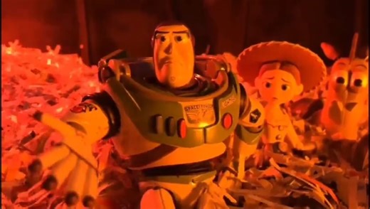 #DatoLevelUp | Dos hermanos recrearon cada escena de #ToyStory3 en stop motion y Pixar quedó tan impresionado que les dio permiso para subirla a YouTube con la banda sonora original. Tardaron 8 años en terminarla. Una obra maestra. ¡Leyendas! #RevistaLevelUp | #HablemosDeCine | Revista Level Up