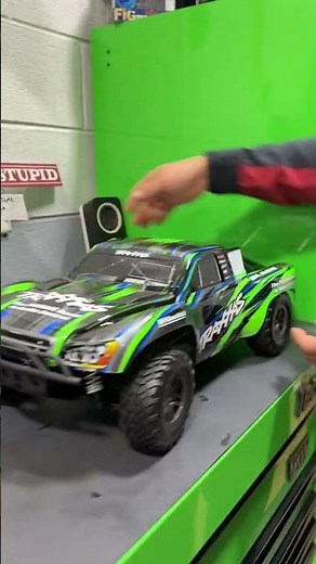 Traxxas Slash 4x4 BL-2S Unboxing!